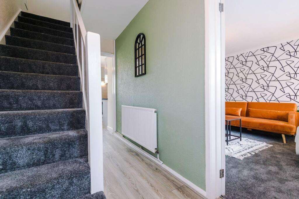 Cheerful 3 Bedroom Home With Parking Near Chester Saughall Екстериор снимка